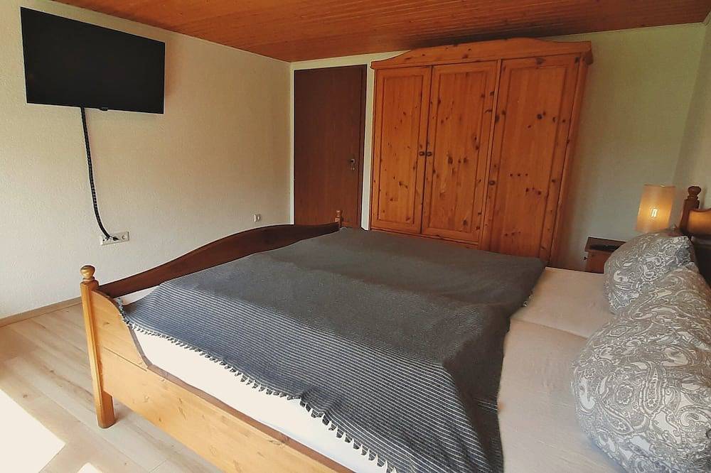 Ferienhaus am Seeblick Grill, Garten, Billard, Dart, Bike, Sauna bis 8 Personen in Driedorf, Lahn-Dill-Kreis