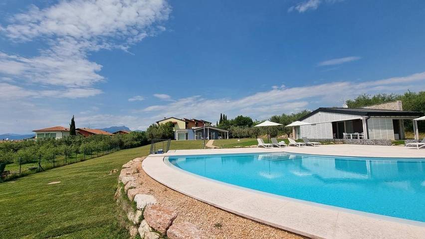 Ferienhaus für 5 Personen, mit Ausblick und Seeblick sowie Garten und Pool in Lazise - 2