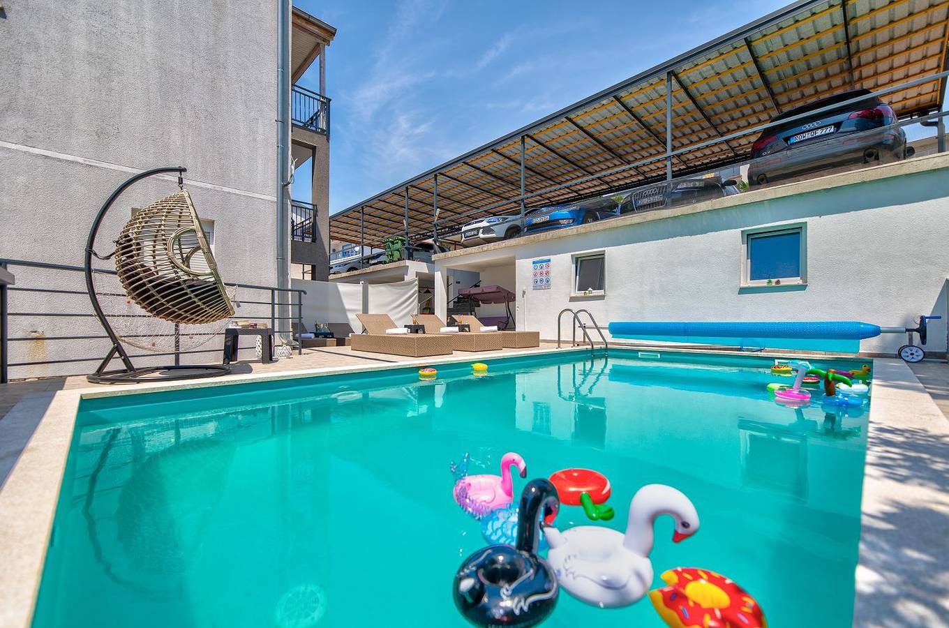 Ganze Wohnung, Helles Apartment nur 150 Meter zum Strand mit Jacuzzi, Meerblick, Pool, Billard in Dramalj, Primorje-Gorski Kotar