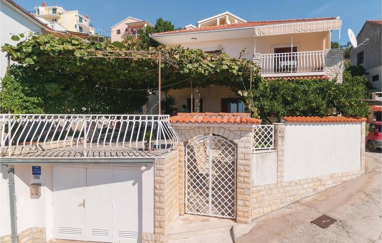 Ferienwohnung für 6 Personen, mit Terrasse in Trogir