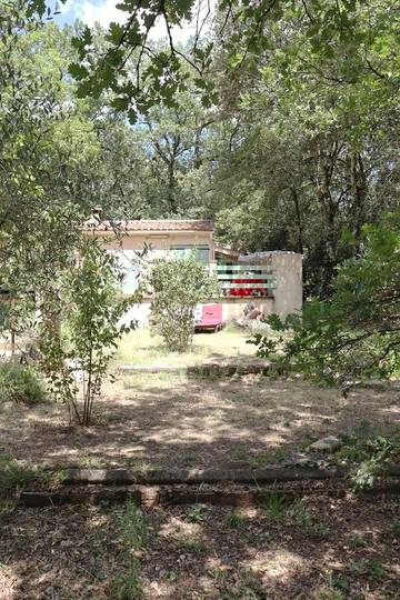 Gîte pour 6 personnes, avec vue ainsi que jardin et vue sur le lac à Collias