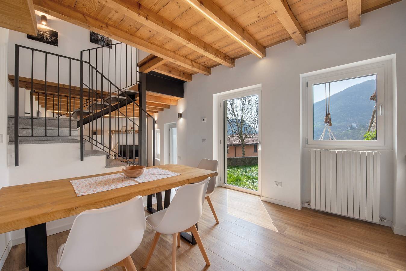 Ferienhaus 'Casa Il Butto' mit Bergblick, Garten und Balkon in Erve, Westliche Bergamo-Alpen