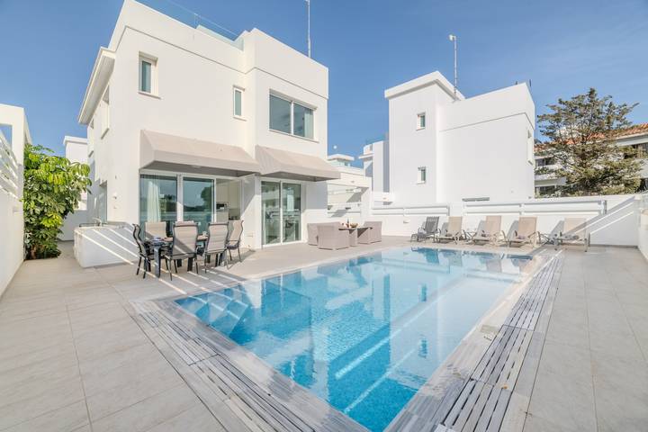 Holiday rental for 6 people, with garden and terrace in Cyprus