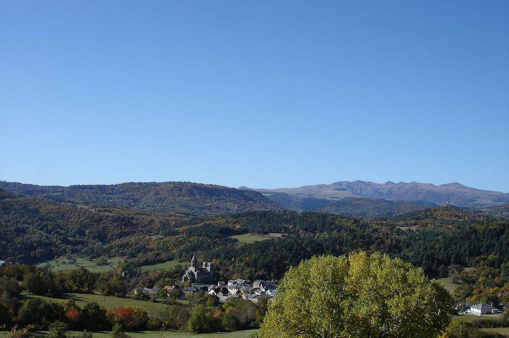 Entire apartment, Charming Apartment In Auvergne in Saint-Nectaire, Volcans d'Auvergne Regional Nature Park