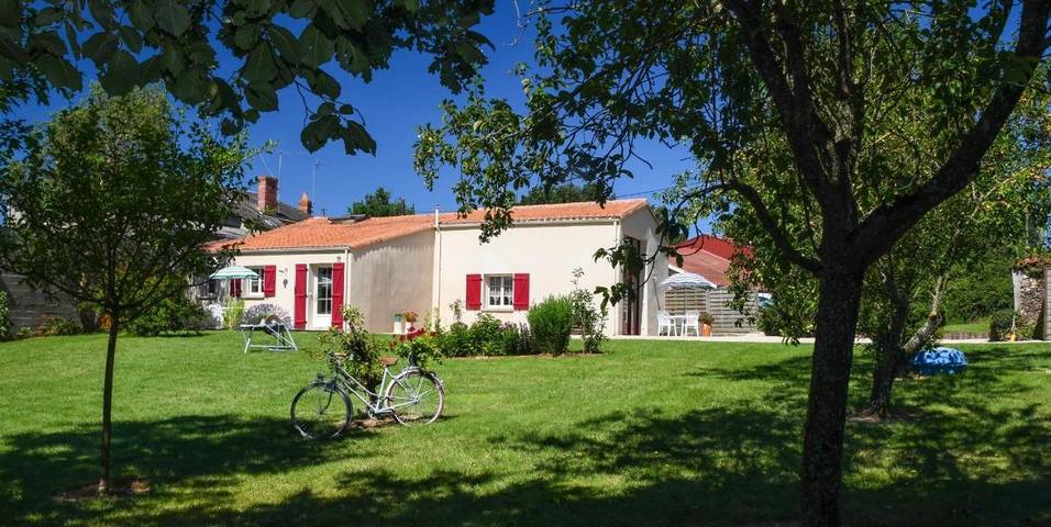Location de vacances pour 2 personnes, avec vue et jardin dans Essarts-en-Bocage - 2