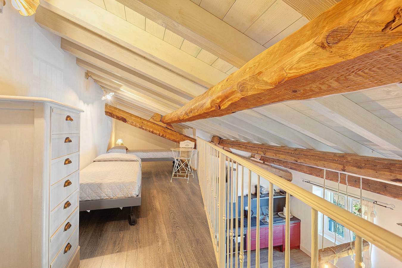 Appartement entier, Loft moderne "Begonia" avec Wi-Fi, jardin et piscine partagés in Rivoltella del Garda, Desenzano del Garda