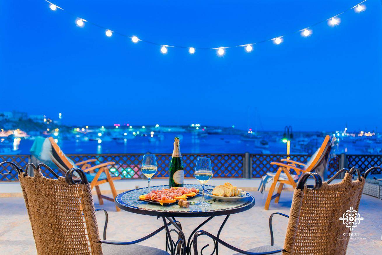 Entire apartment, Kalammare 2 - Deluxe seafront Apartment in Lampedusa City, Pelagie Islands