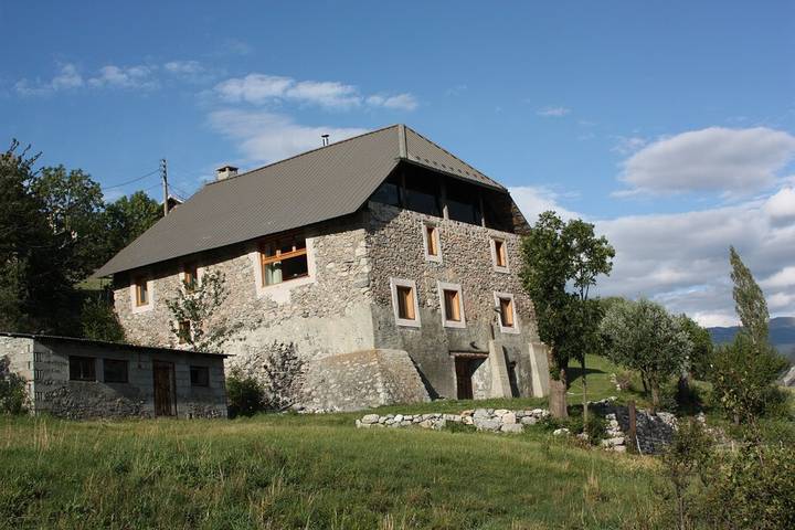 Gîte pour 6 personnes, avec terrasse dans Queyras