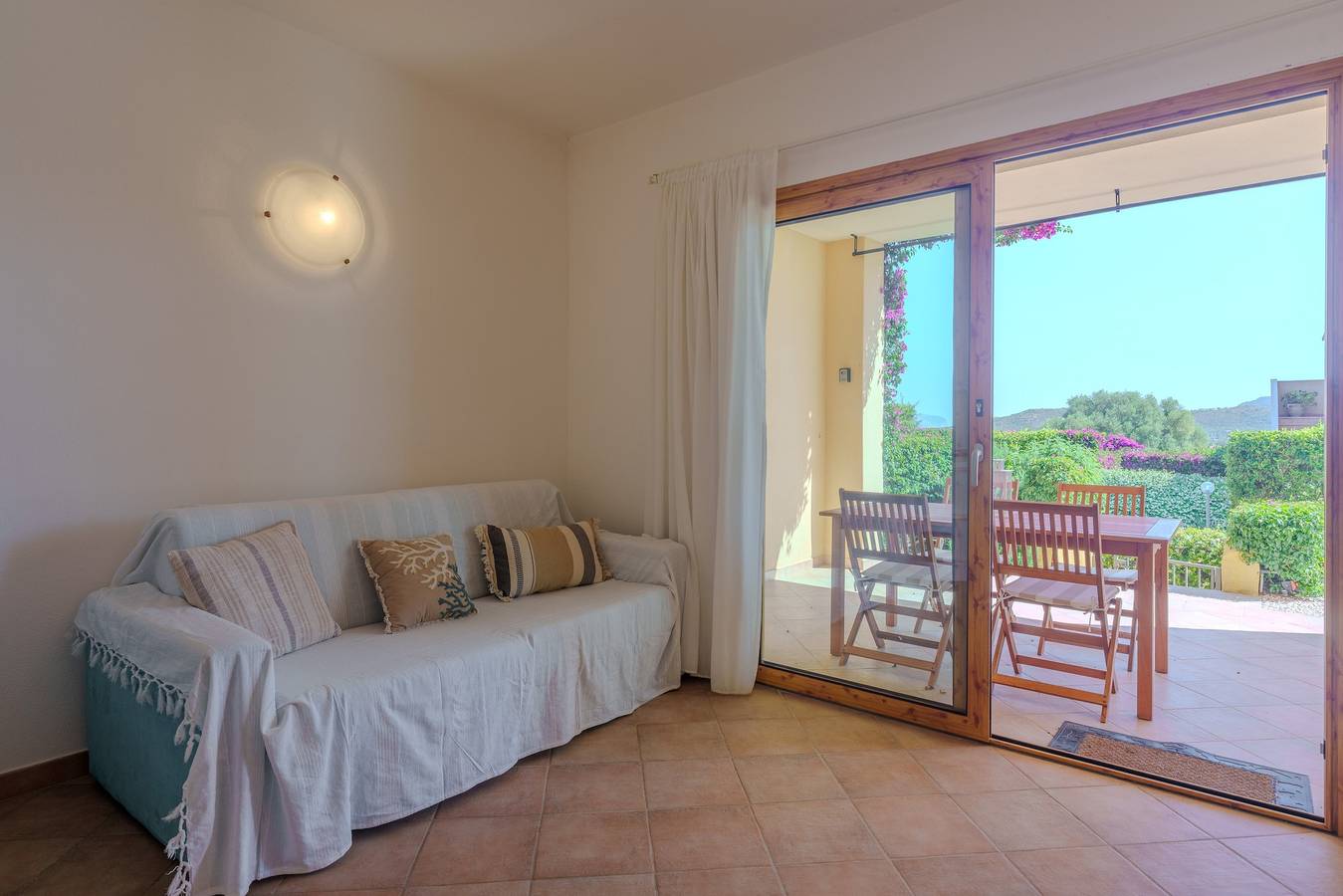 Ganze Wohnung, Apartment 'Avocado' mit Gemeinschaftspool, privatem Garten und Klimaanlage in Maltineddu, Gallura