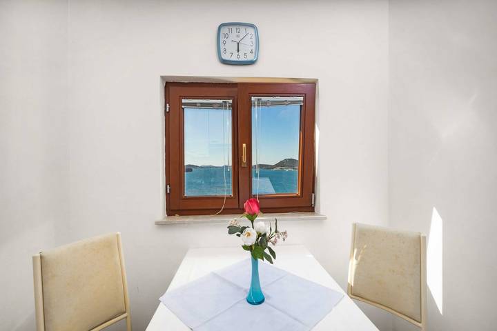 Gîte pour 2 personnes, avec jardin et balcon dans Murter - 3