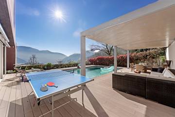 Villa für 6 Personen, mit Terrasse und Seeblick sowie Pool in der Schweiz