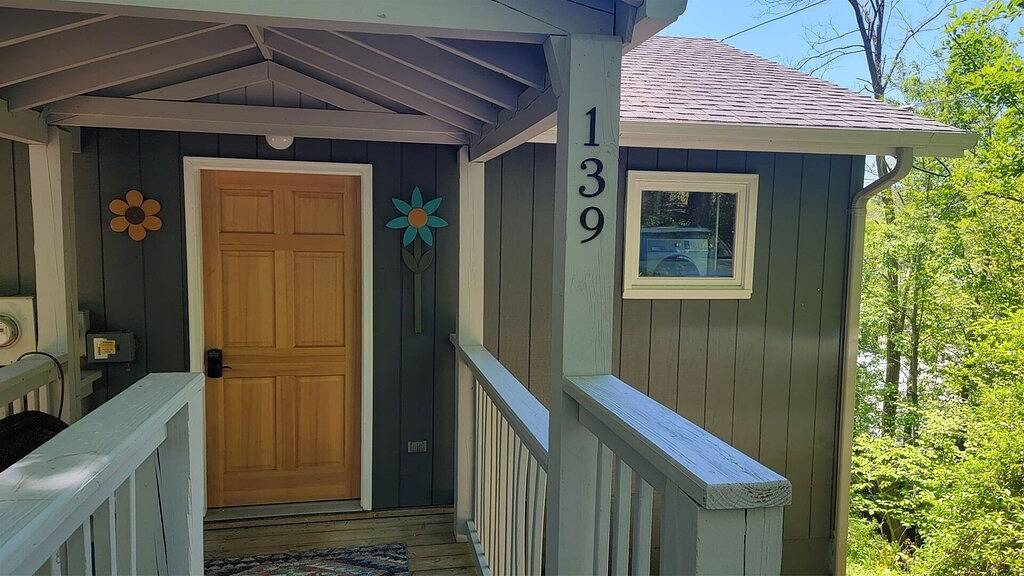 It`s all new at Village Sunset, sweet little hidea in Blue Ridge Parkway, Blowing Rock