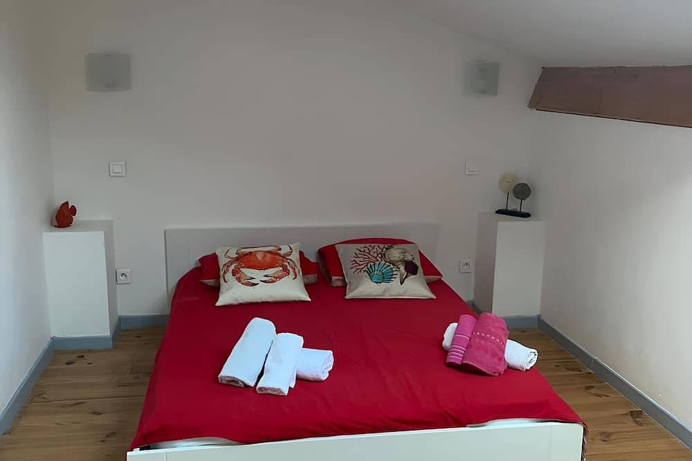 Appartamento intero, 3 bedroom apartment with swimming pool 3km from St Florent in Oletta, Calvi e dintorni