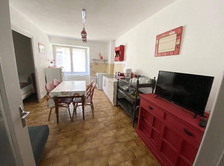 Appartement entier, Studio en rez-de-chaussée tout équipé in Jullianges, Parc Naturel Régional Livradois-Forez