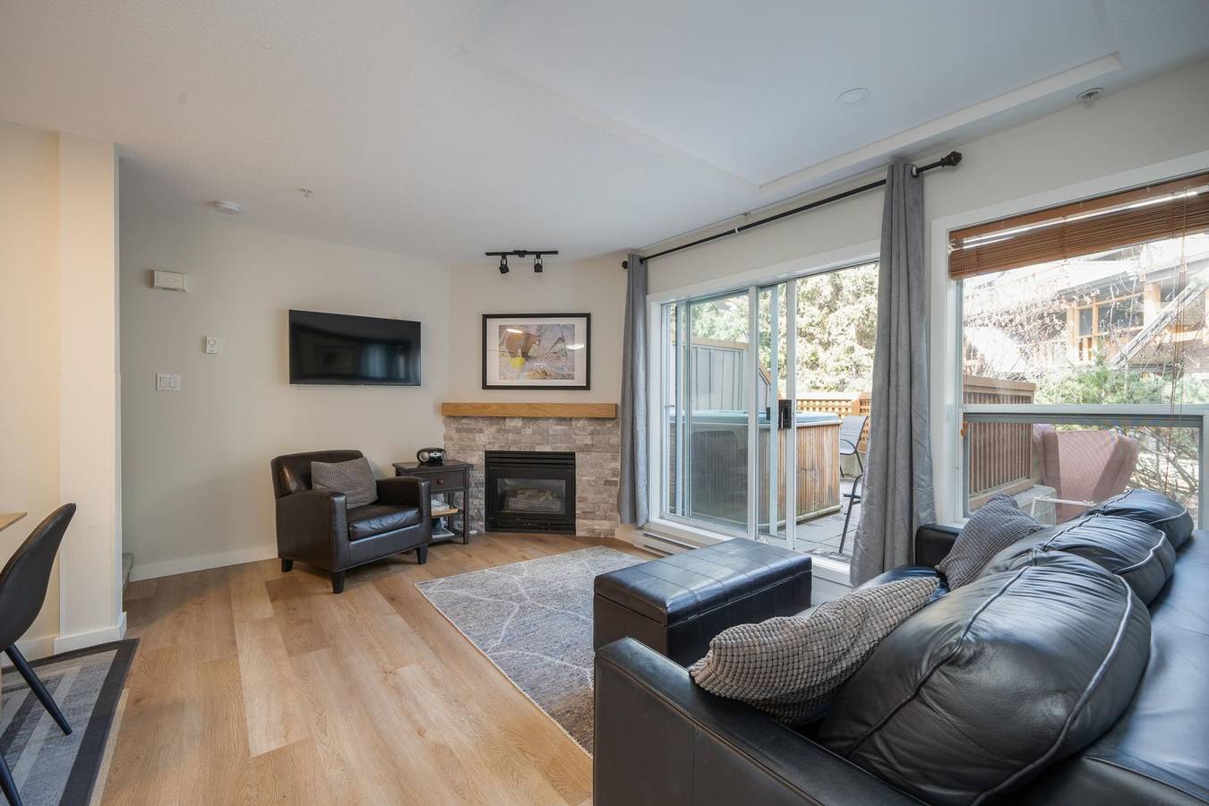 Geheel appartement, 2Br Townhome with private hot tub and pool. Gr121 in Whistler, Whistler Blackcomb