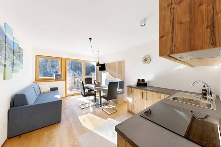 Entire apartment, Töniglerhof "Apartment Abendrot" with Mountain View, Garden & Wi-Fi in Trodena nel Parco Naturale, South Tyrol
