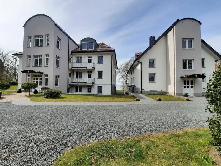 Ferienwohnung für 2 Personen, mit Balkon und Garten sowie Ausblick und Seeblick in Waren (Müritz)