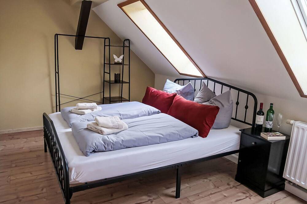 Ganze Wohnung, Gemütliche Wohnung für 5 Personen mit  W-Lan, Tv und Haustiere erlaubt in Großschönau, Zittauer Gebirge