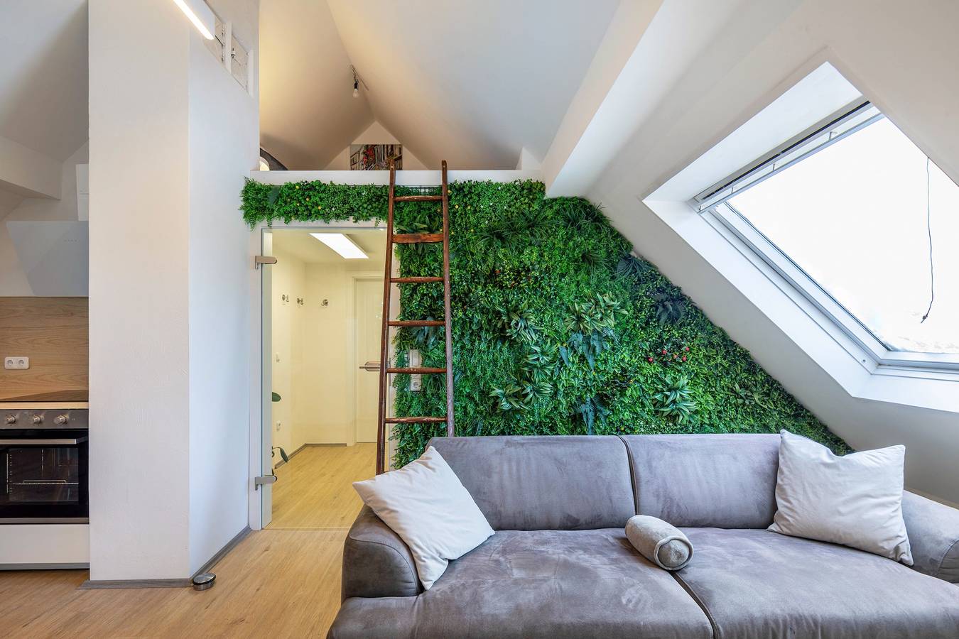 Ganze Wohnung, Ferienwohnung 'Hue Space Air' mit Wi-Fi in Philippinenhof-Warteberg, Kassel