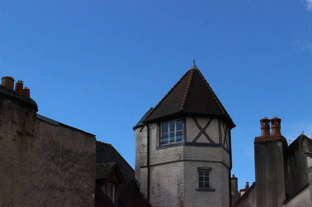 Appartement entier, La Tour Vue unique Ancien Hôtel particulier in Dole, Jura