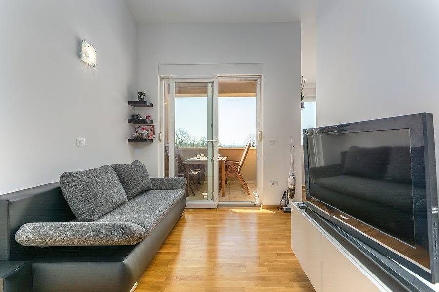 Ganze Wohnung, Apartment mit zwei Schlafzimmern und schönem Balkon mit Meerblick 
 in Dajla, Umag und Umgebung