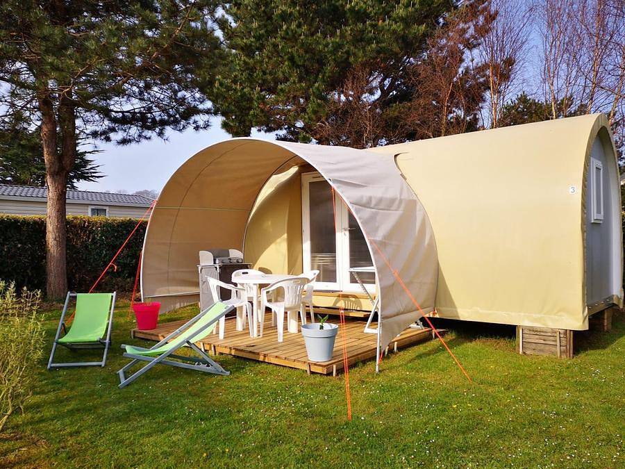 Camping Sunêlia la Baie de Saint Pol - Tienda de campaña 4 personas - Coco Sweet - 2 dormitorios - sin instalaciones sanitarias in Saint-Pol-de-Léon, Ceinture Dorée