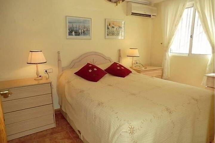 Casa per le Vacanze con 3 Camere da Letto Wifi Gratuito Piscina Condominiale a Pochi Passi Dalla Spiaggia e Dalle Spiagge in Orihuela, Costa Blanca