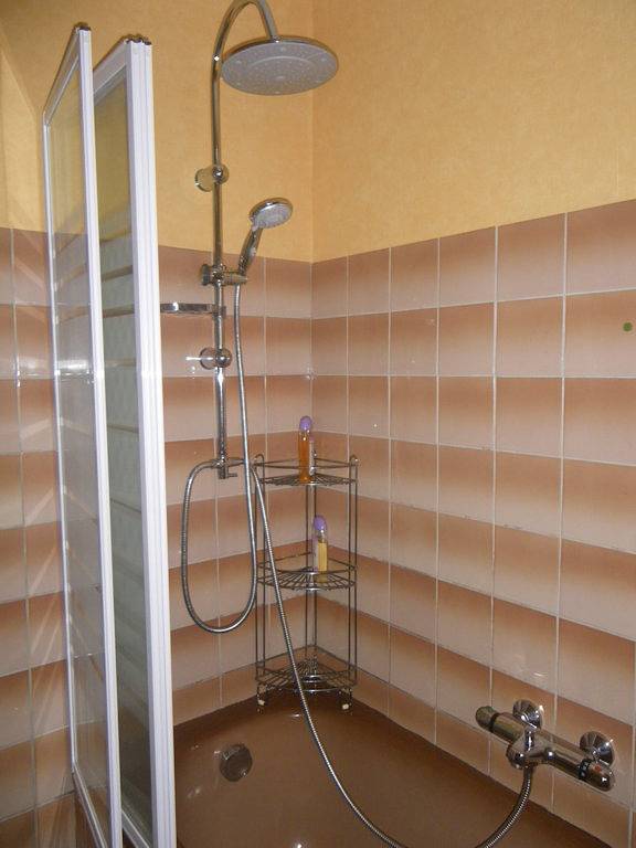Gîte pour 6 personnes, avec terrasse et jardin dans le Cantal - 4