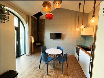 Gîte pour 4 personnes, avec jardin ainsi que piscine et terrasse, animaux acceptés à Montolieu