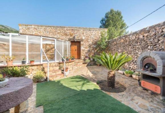 Casa rural para 10 personas, con Balcón y Terraza además de Jardín y Piscina en Villar de Canes