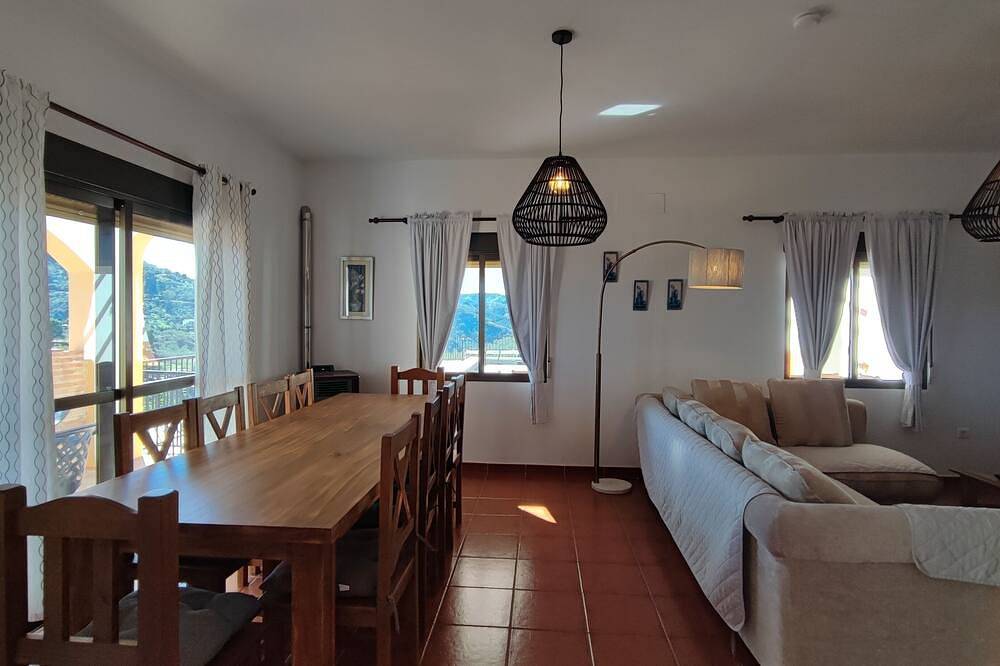 Villa José 2,Piscina Climatizada, Wifi, A/C, Petfriendly, vista del mar! in Comares, Provincia de Málaga