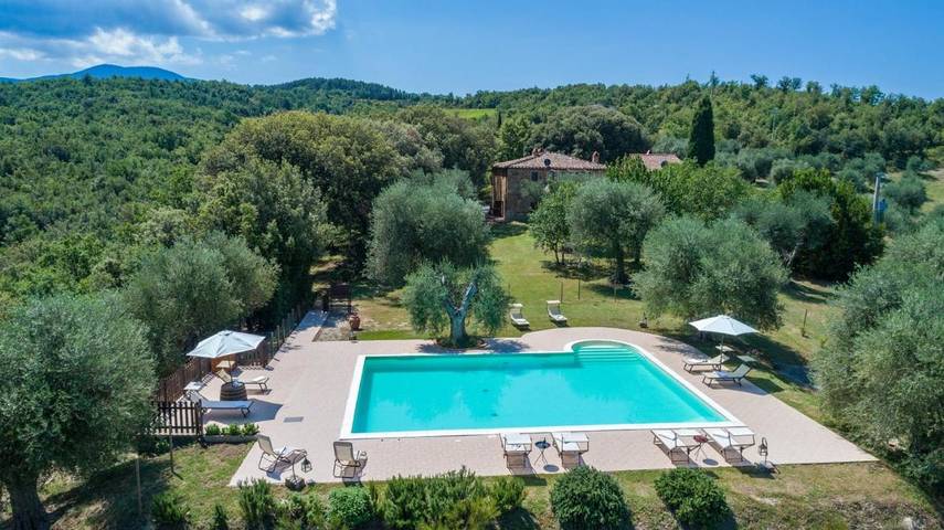 Casa vacanza per 15 persone, con piscina e giardino nonché terrazza, con animali domestici in Seggiano