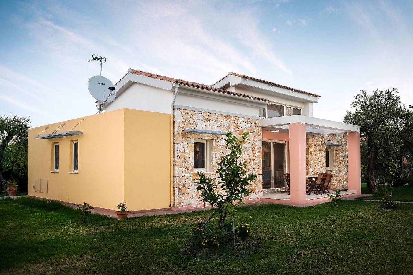 Villa Thalassa mit Schwimmbad und Garten in Moraitika, Korfu