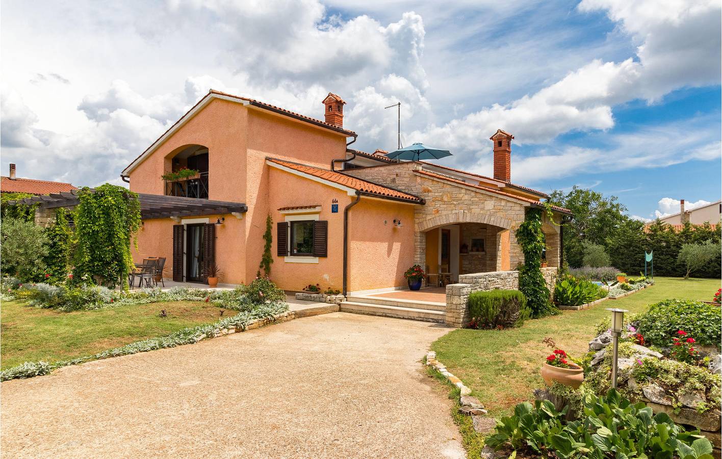 Modernes Apartment mit Pool, WLAN und Parkplatz in der Nähe des Stadtzentrums von Muntic in Muntic, Südküste Istrien