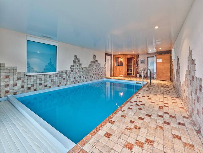 Ferienhaus für 10 Personen, mit Balkon und Terrasse sowie Garten und Pool in Hellenthal