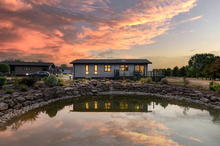 Holiday rental for 6 people, with terrace and pool in Cambridgeshire