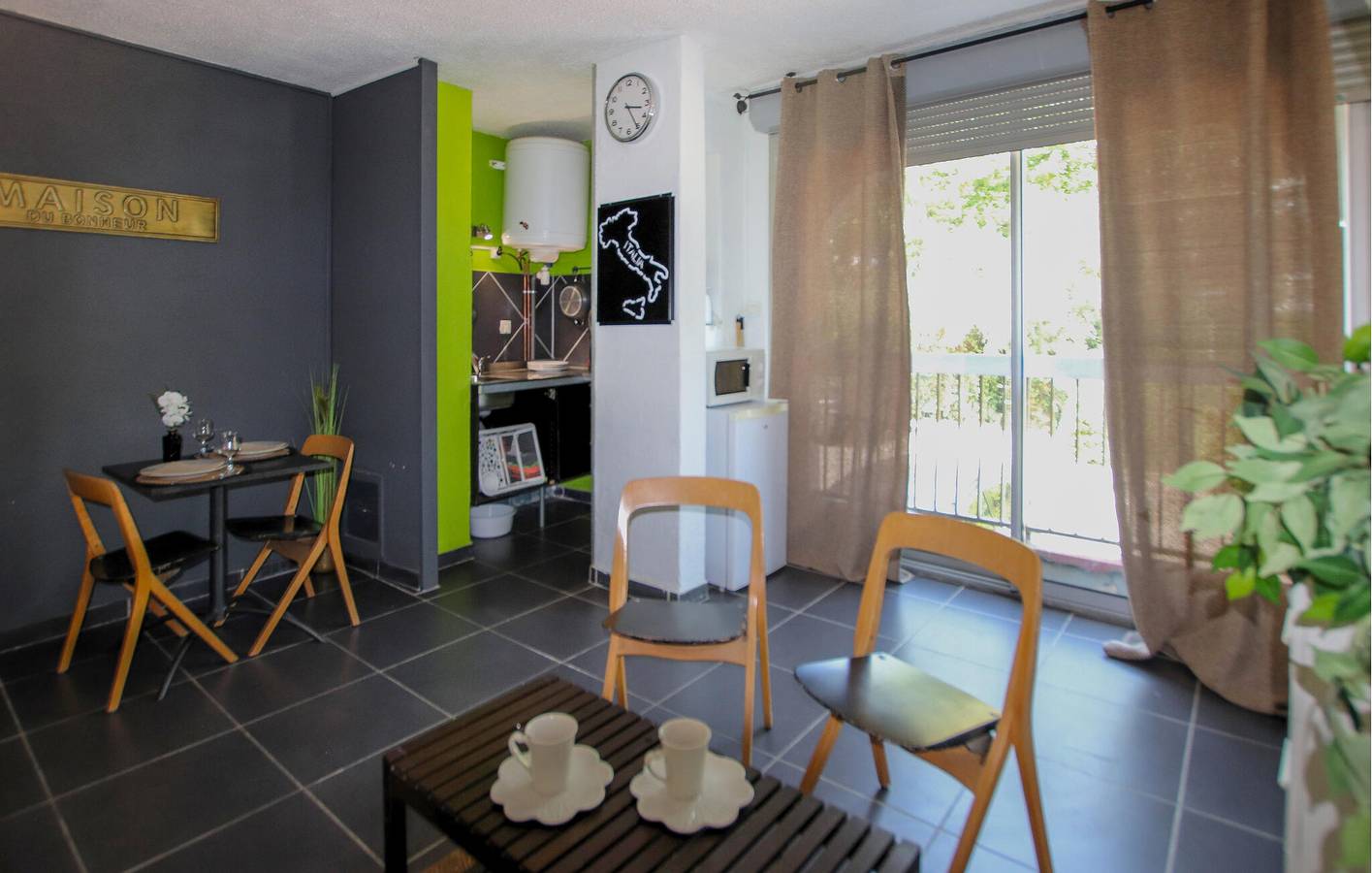 Entire holiday apartment, Cozy Nature Retreat with WiFi and TV in Saint-Martin-de-Crau, Arles region
