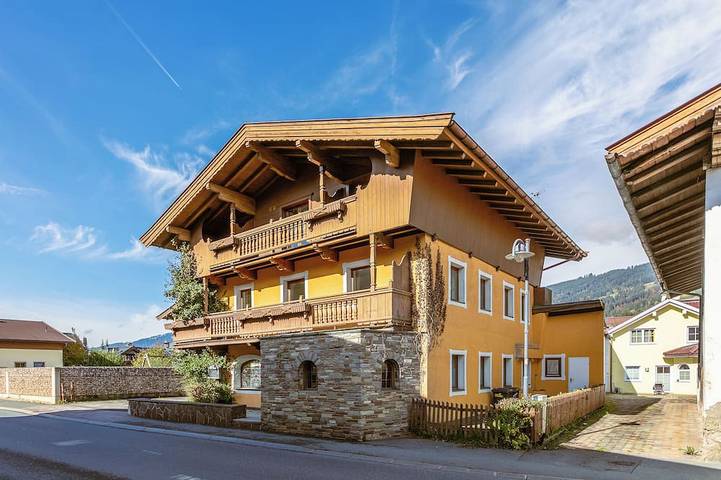 Ferienhaus für 34 Personen, mit Balkon und Sauna sowie Garten, mit Haustier in Kirchberg in Tirol