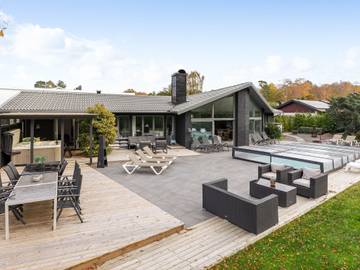 Ferienhaus für 12 Personen, mit Terrasse in Halmstad