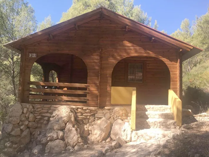 Camping pour 3 personnes, avec jardin ainsi que vue et piscine, adapté aux familles - 1