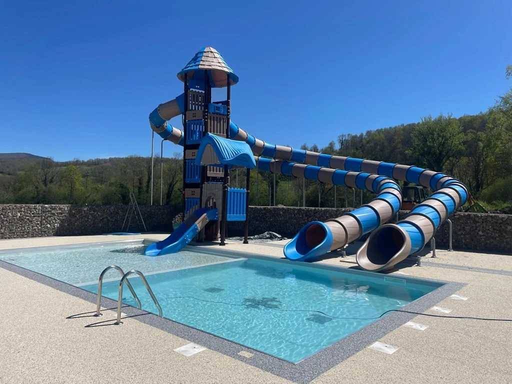 Camping 3 étoiles - Parc aquatique - ccaihgb in Seix, Parque Natural Regional de los Pirineos de Ariège