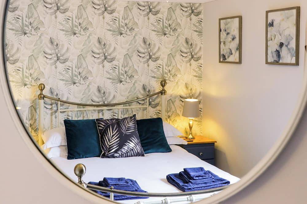 Havens End, pet friendly, character holiday cottage in Conwy in Conwy, Conwy region