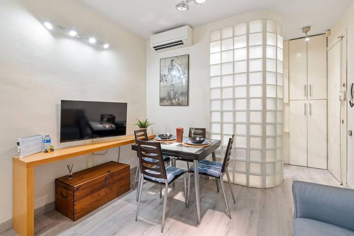 Apartamento entero, Apartamento de vacaciones para 3 personas con balcón in Centro Barcelona, Barcelona