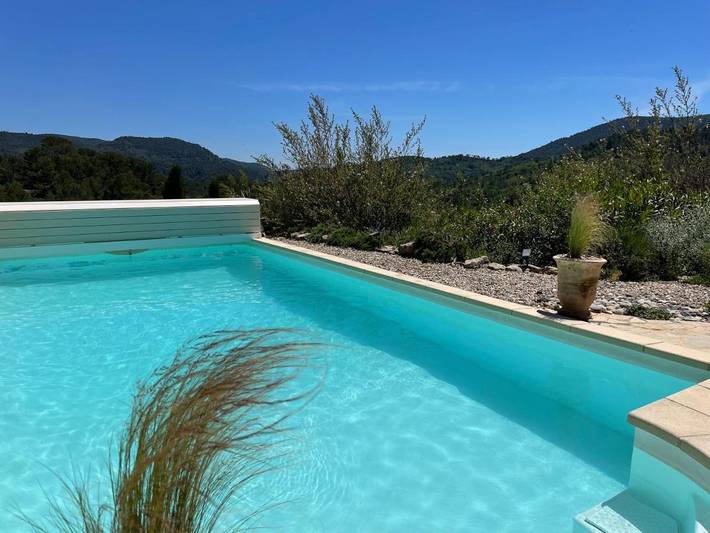 Gîte pour 6 personnes, avec jardin ainsi que piscine et vue à Méounes-lès-Montrieux