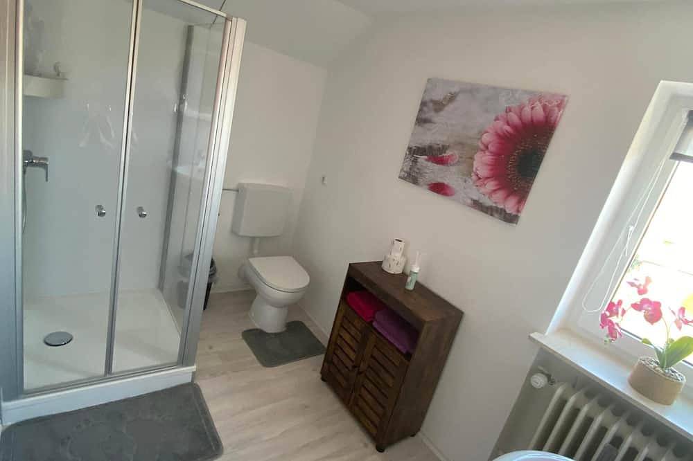 Ganze Wohnung, Gemütliche und helle Ferienwohnung (55m2) im Dachgeschoss in Dörfles-Esbach, Oberes Maintal - Coburger Land