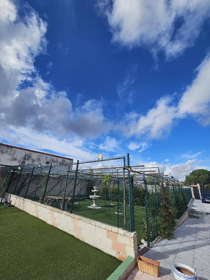 Casa rural para 17 personas, con piscina además de jardín y balcón en La Sagra - 4