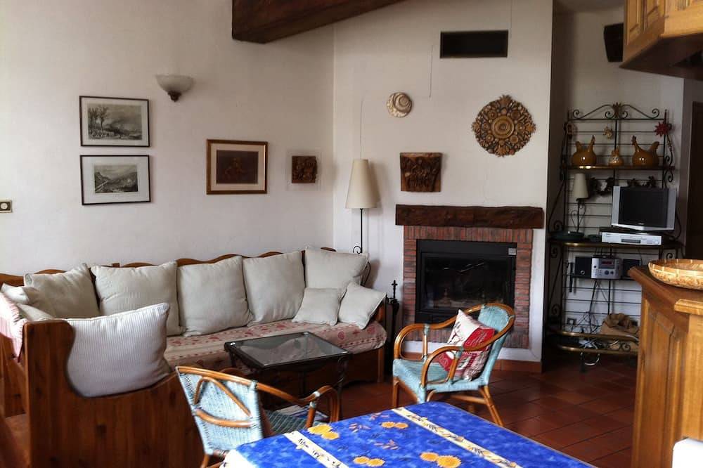 Appartement entier, Appartement immeuble classé, centre-ville d'Embrun in Embrun, Parc national des Écrins