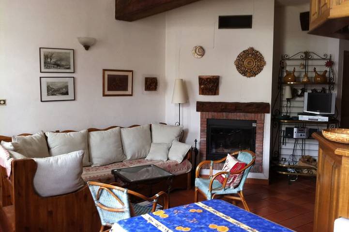 Entire apartment, Apartment in listed building, Embrun town center in Embrun, Écrins National Park