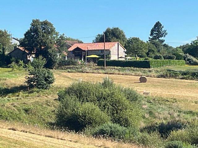 Location de vacances pour 10 personnes, avec piscine ainsi que jardin et vue, adapté aux familles à Saint-Estèphe (Dordogne) - 3