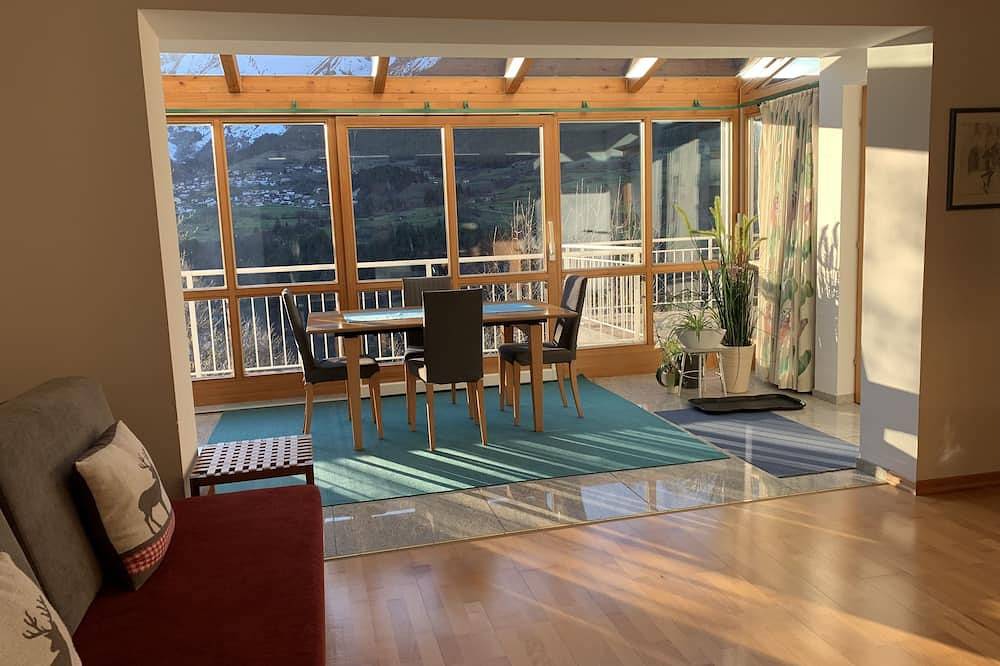 Ganze Wohnung, Apartment with conservatory, wonderful panorama and large terrace in Landeck, Tiroler Oberland